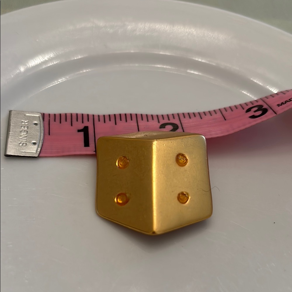 Vintage Cube Dice Game Piece Gold Pin/Brooch - Picture 4 of 10